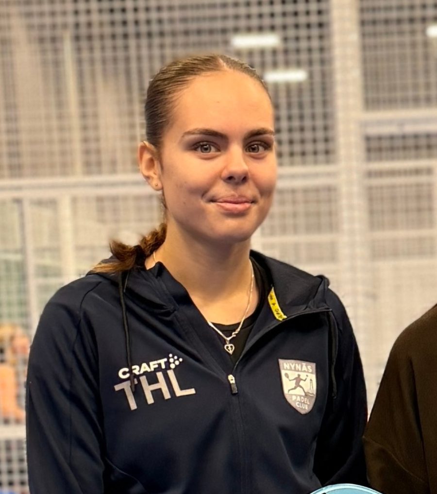 Thea Holmberg Löving i Nynäs-jackan